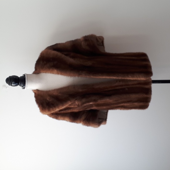 Fur cape - Picture 1 of 4